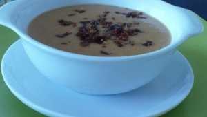 Crema de sopa castellana, con pan Candeal y virutas de jamón ibérico